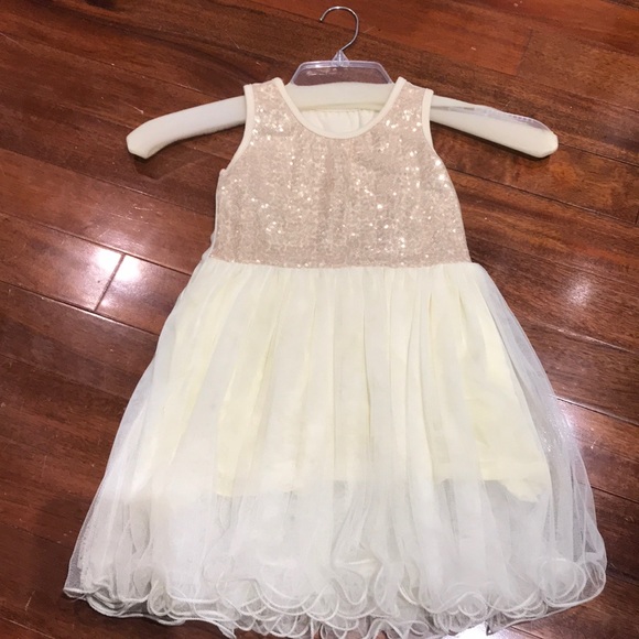 Stunning Little Girl’s Dress 4T - Picture 4 of 6